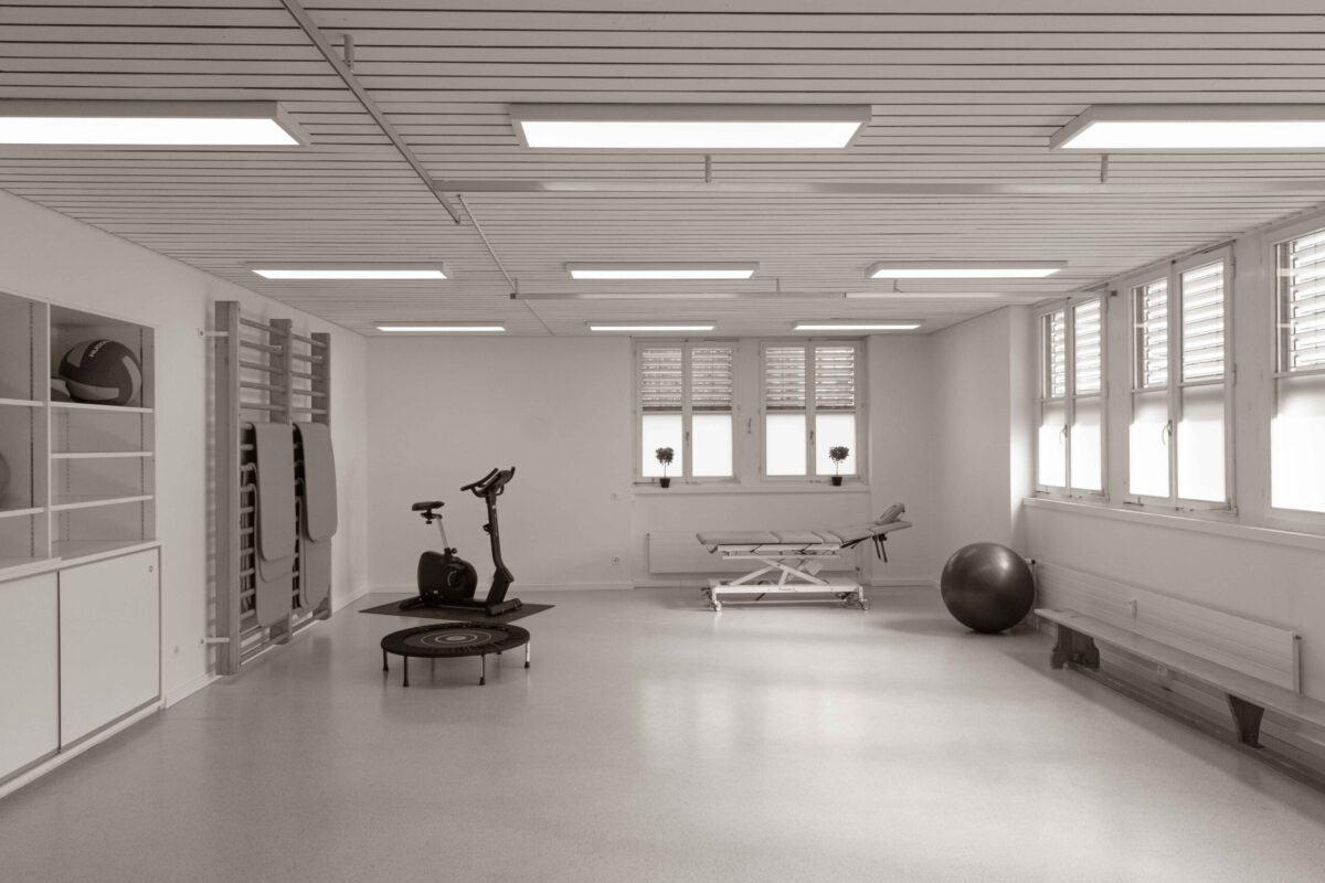 mtt-fitness-raum-physiouno-riehen-sepia