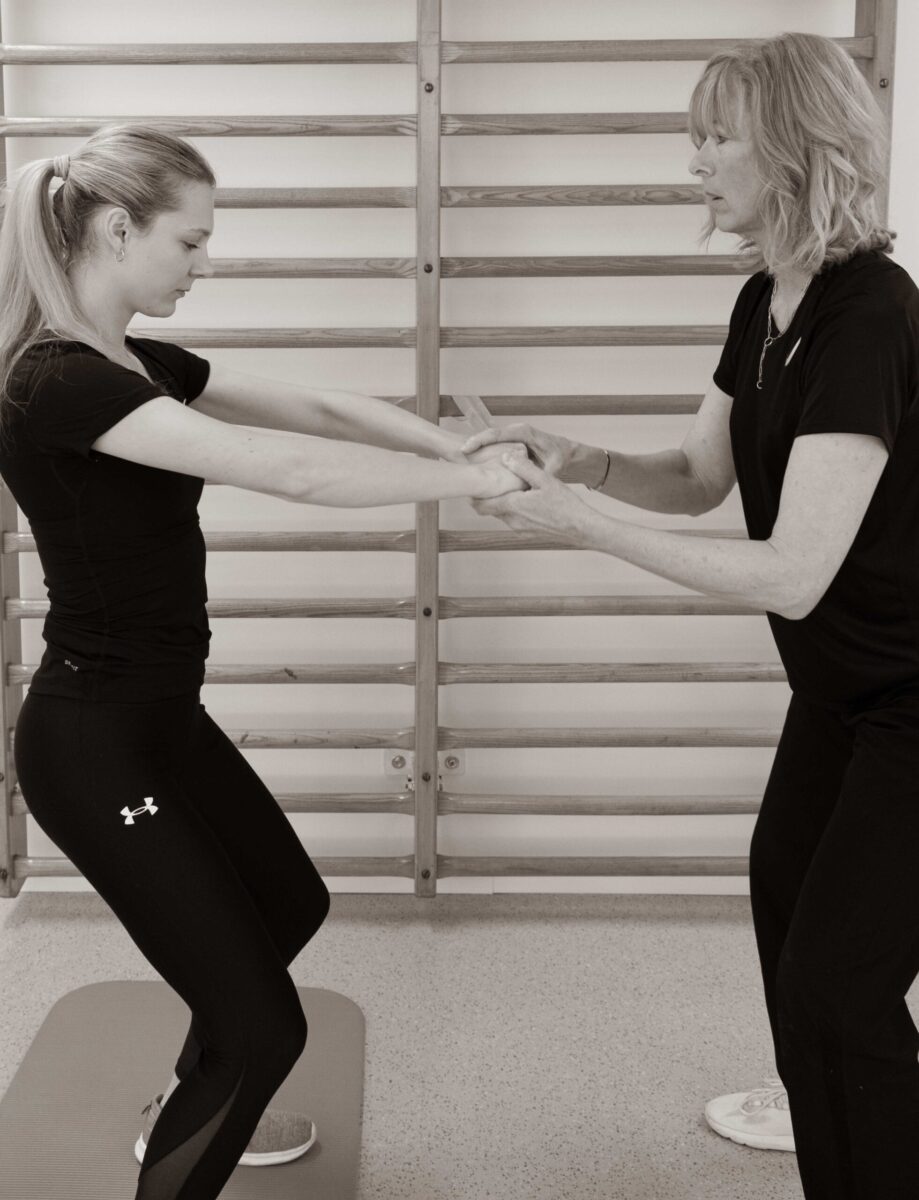 patientin-therapeutin-partneruebung-physiouno-riehen